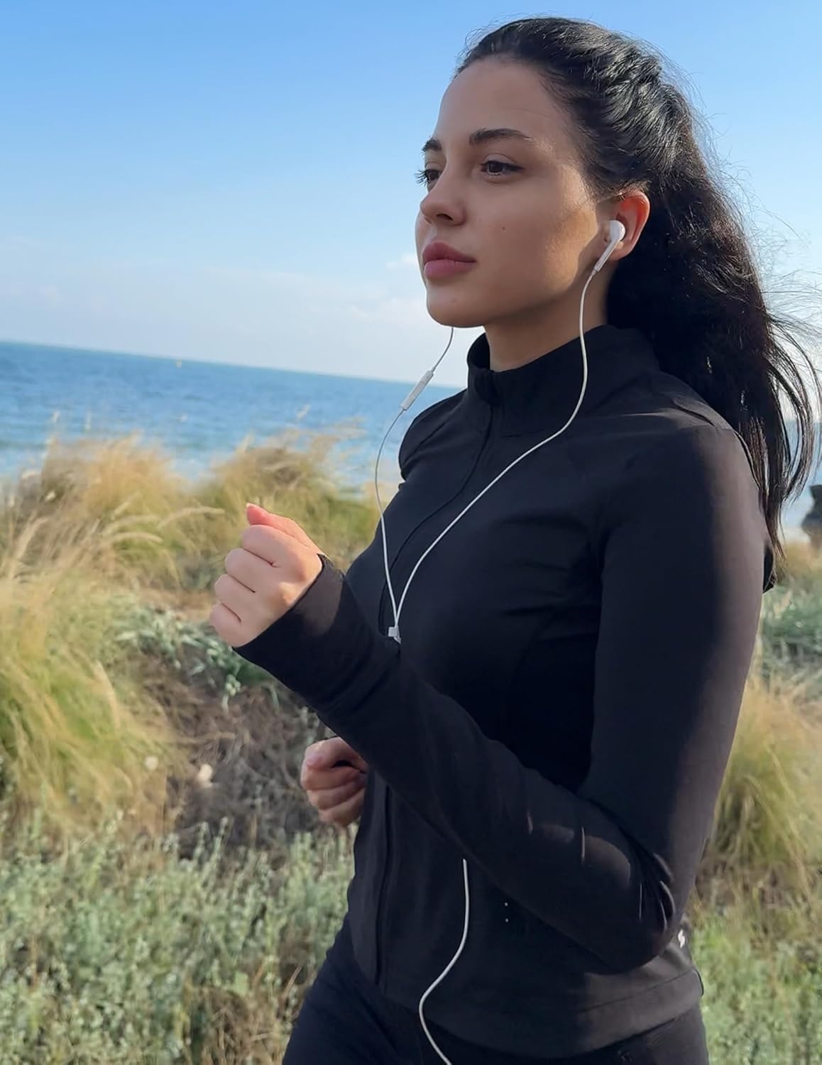 Stelle Women’s Zip Up Jackets Lightweight Athletic Running Jacket Workout Slim Fit Yoga Track Clothes with Thumb Holes(Black)