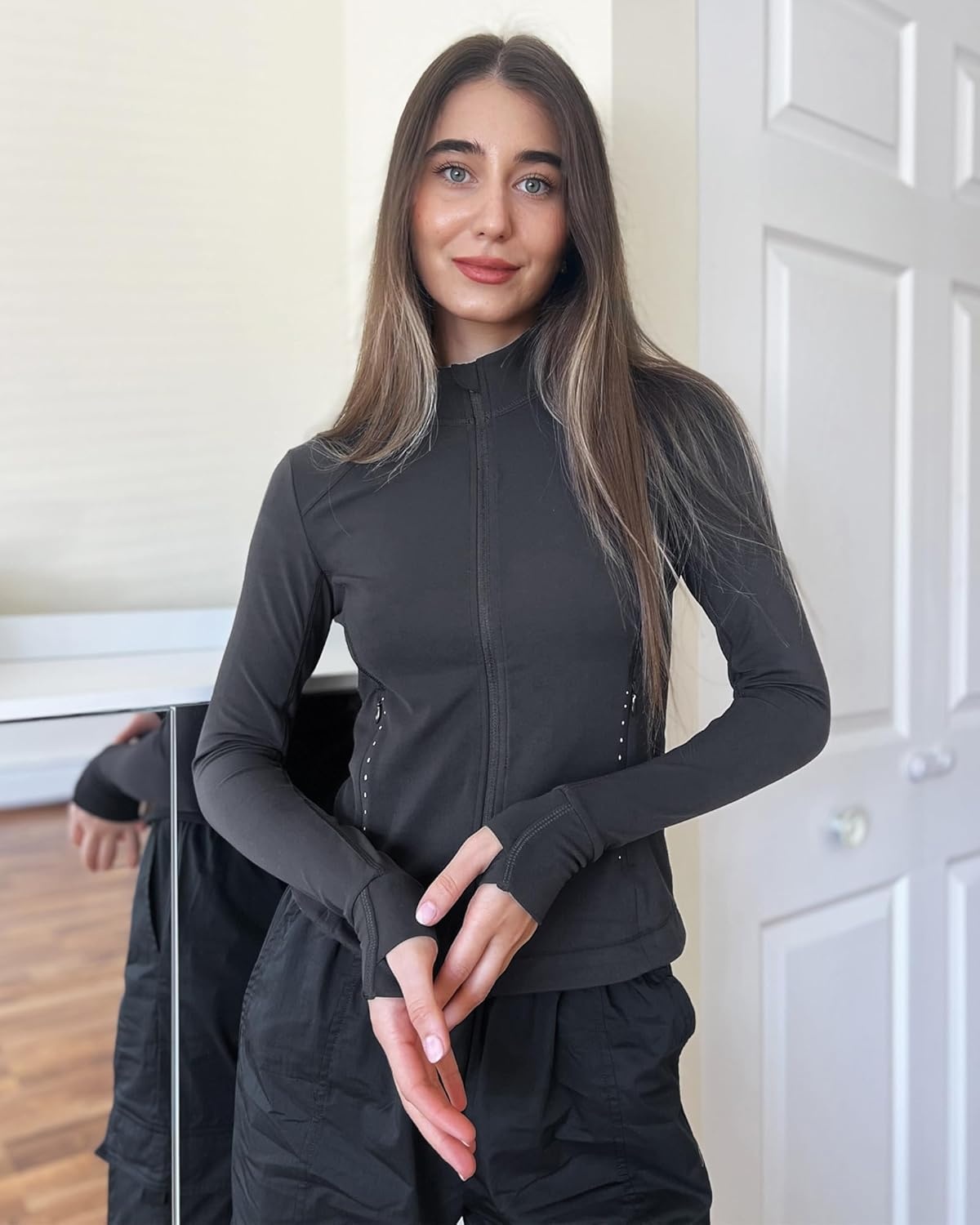 Stelle Women’s Zip Up Jackets Lightweight Athletic Running Jacket Workout Slim Fit Yoga Track Clothes with Thumb Holes(Charcoal)
