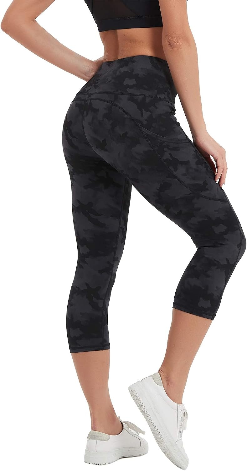 Stelle Women’s Capri Yoga Pants with Pockets Essential High Waisted Leggings for Workout(Nylon-black&grey Camo)