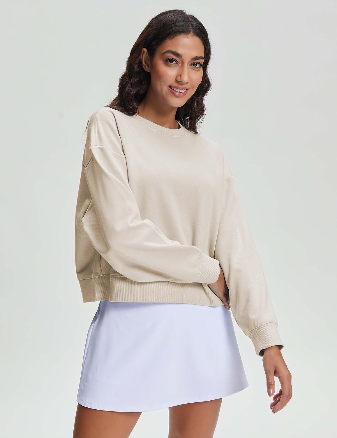 Stelle Cropped Sweatshirts for Women Cotton Long Sleeve Crop Tops Crewneck Pullover Oversized Sweater(White Beige)