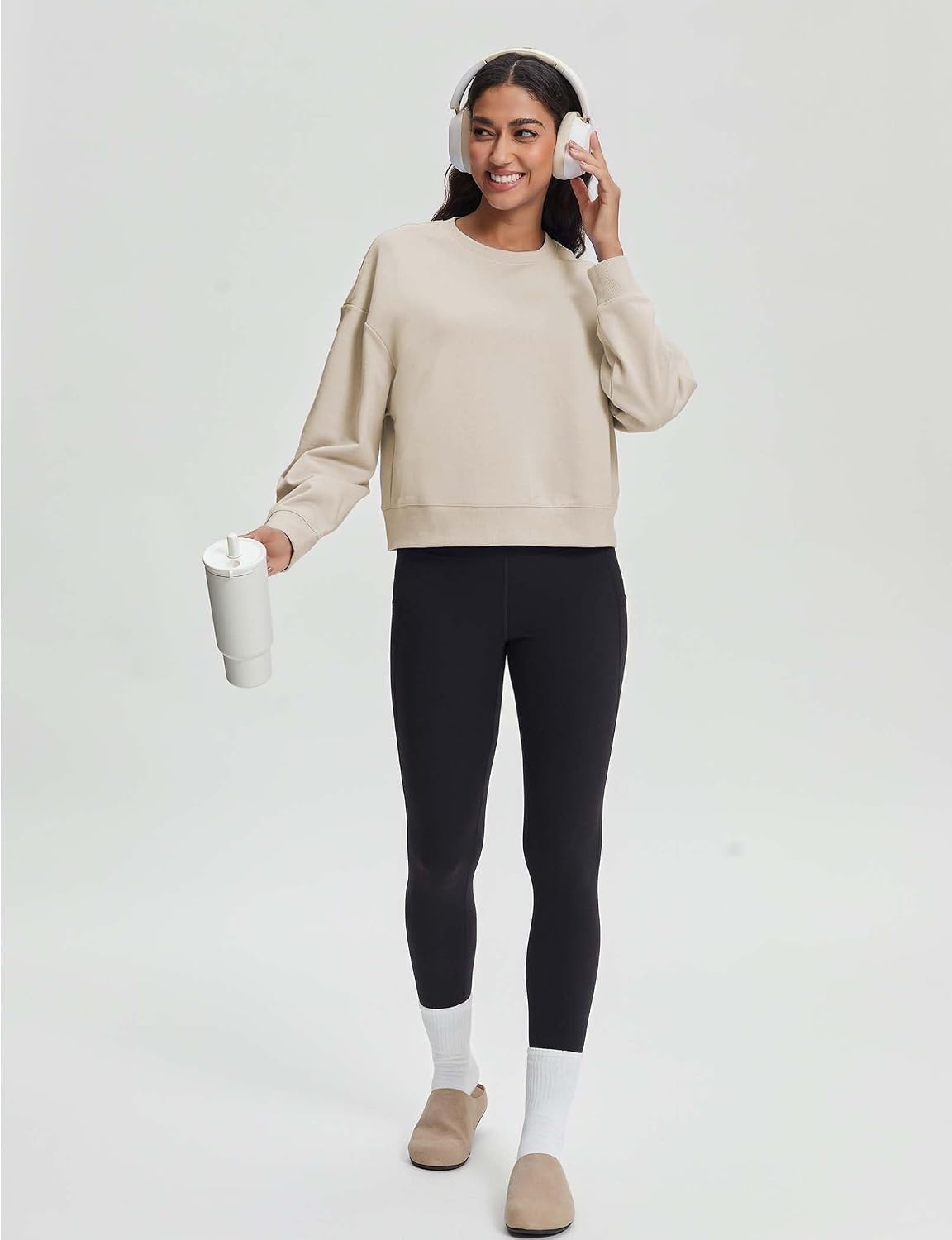 Stelle Cropped Sweatshirts for Women Cotton Long Sleeve Crop Tops Crewneck Pullover Oversized Sweater(White Beige)