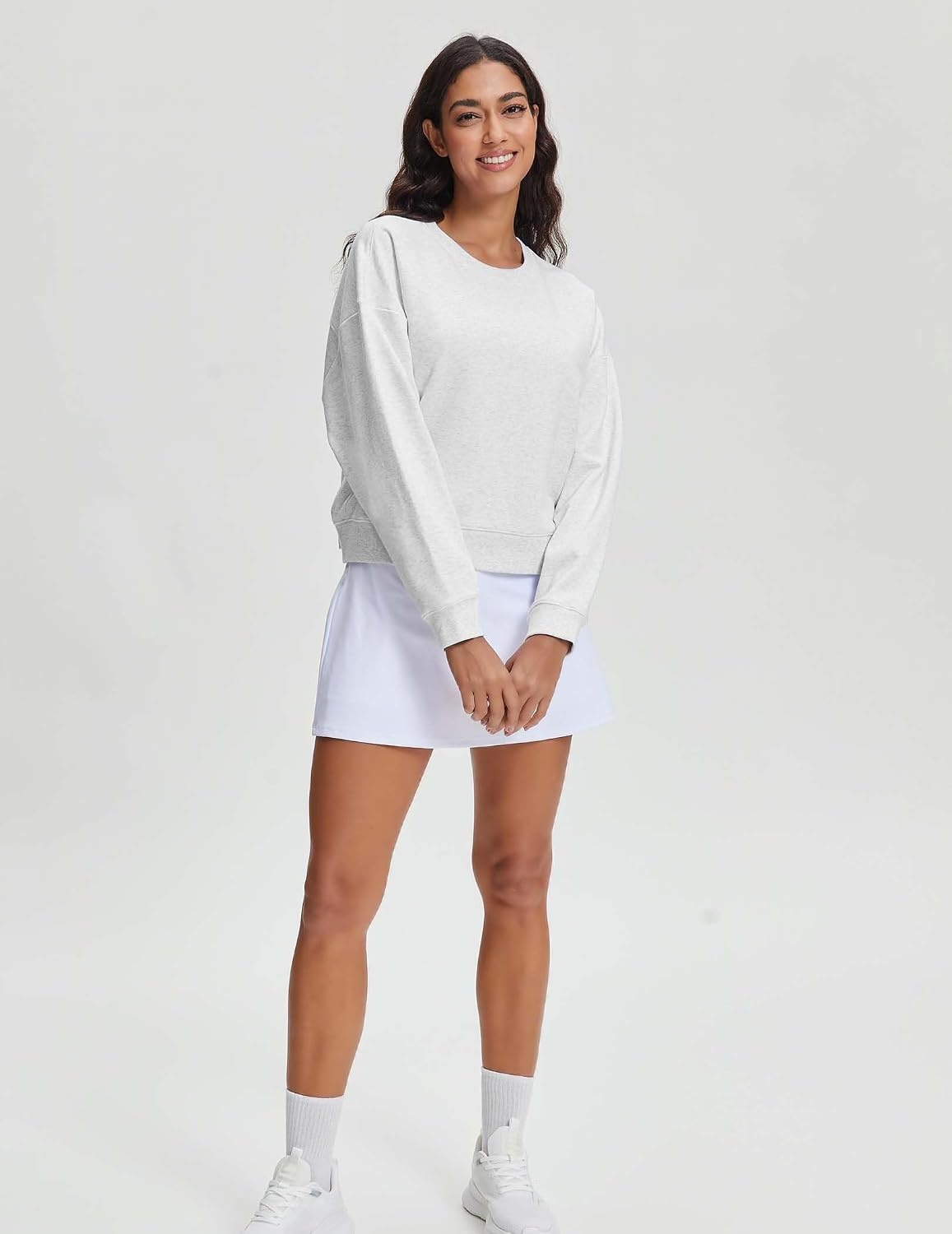 Stelle Cropped Sweatshirts for Women Cotton Long Sleeve Crop Tops Crewneck Pullover Oversized Sweater(Ultra Light Grey)