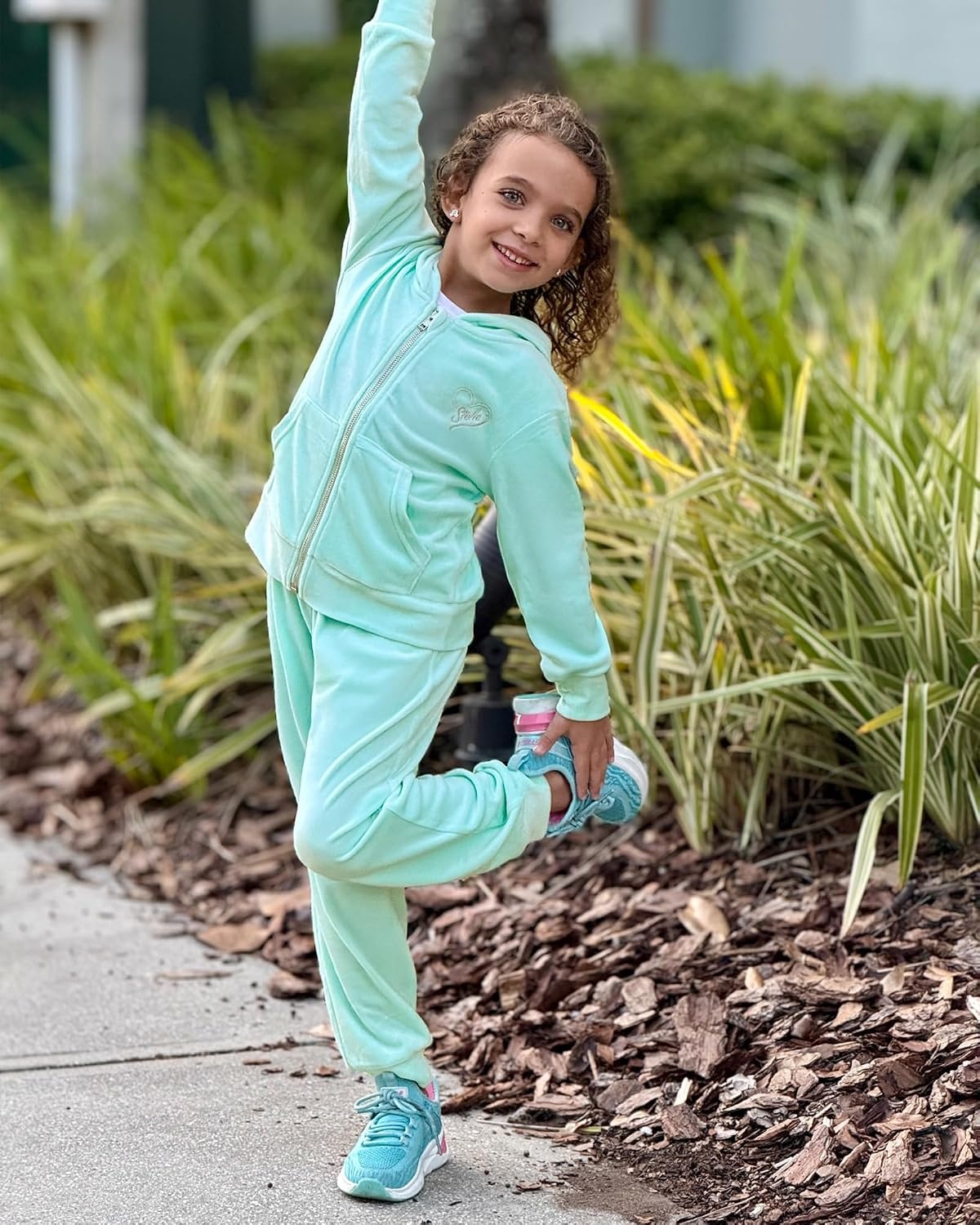 Stelle Girls Velour Tracksuits Zip Up Hoodies Joggers with Pockets 5-15 Y | Sweatshirt with Pockets,Chin Guard,Elastic Waist,Fall Winter Outfits,Holiday,Christmas,Toddler,Little Girl ,Tween,Teen,Preppy(Mint Green)