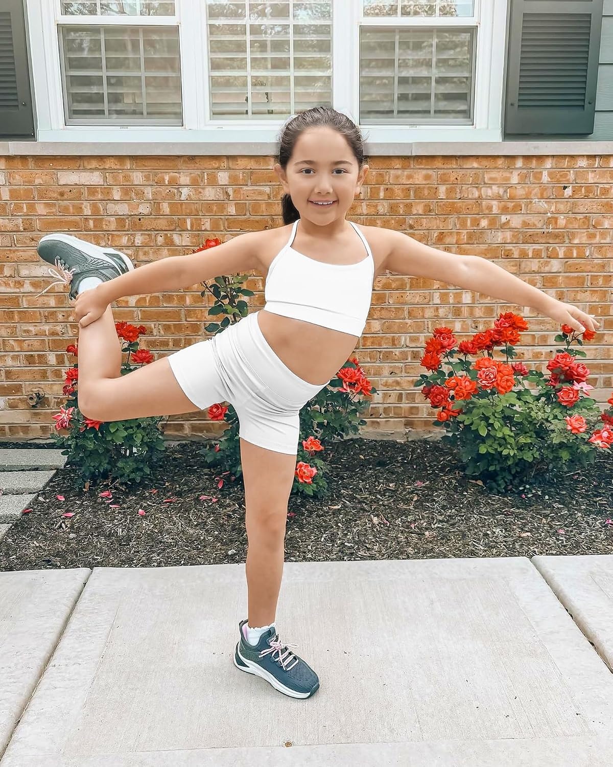 Stelle Girls Sports Bra Training Bra Spaghetti Strap Y Back Bra Yoga Crop Top for Teens Kids(White)
