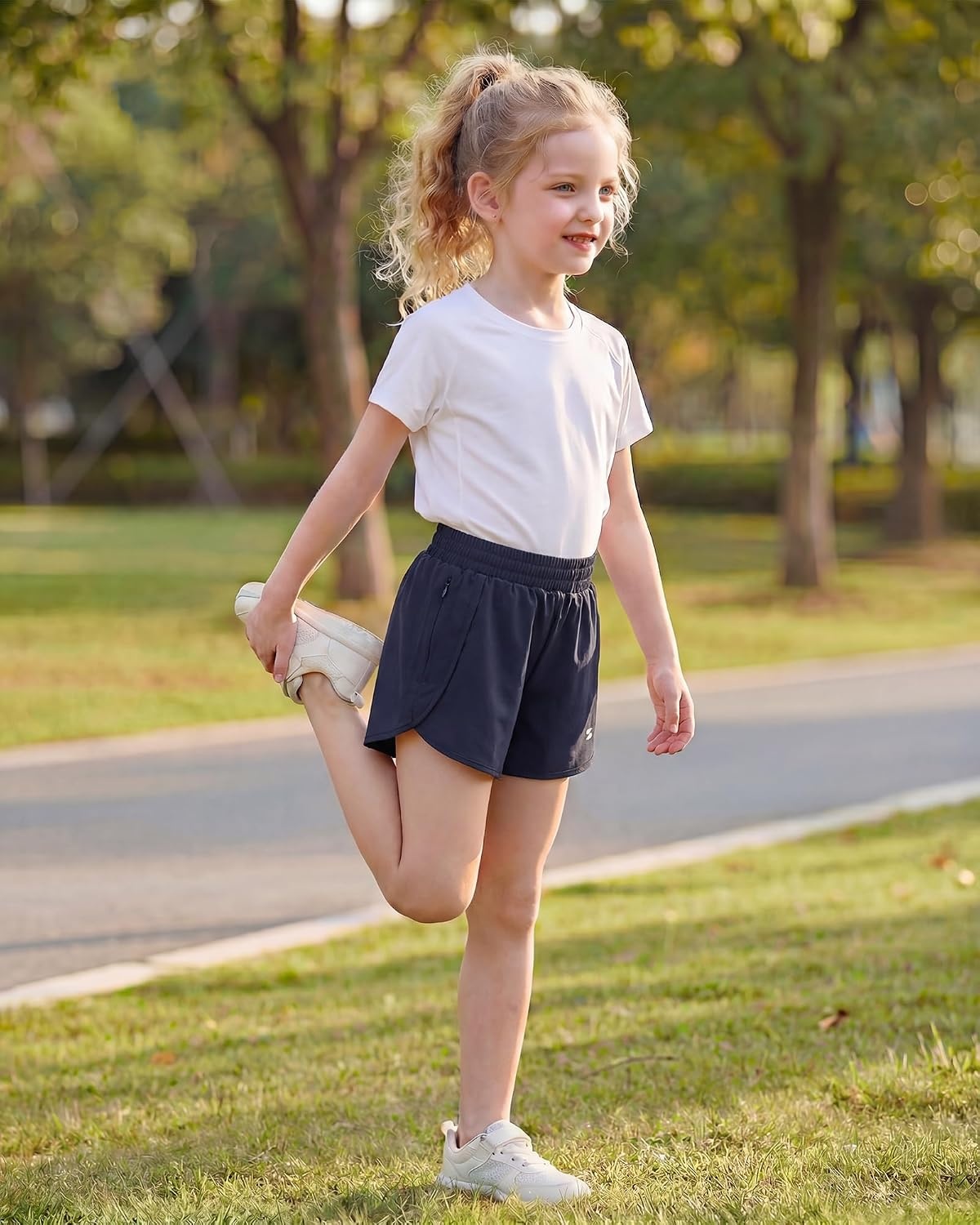 Stelle Girl’s Athletic Shorts with Zipper Pockets Elastic Waist Running Short Basketball Volleyball Soccer Shorts for Teen(Navy)
